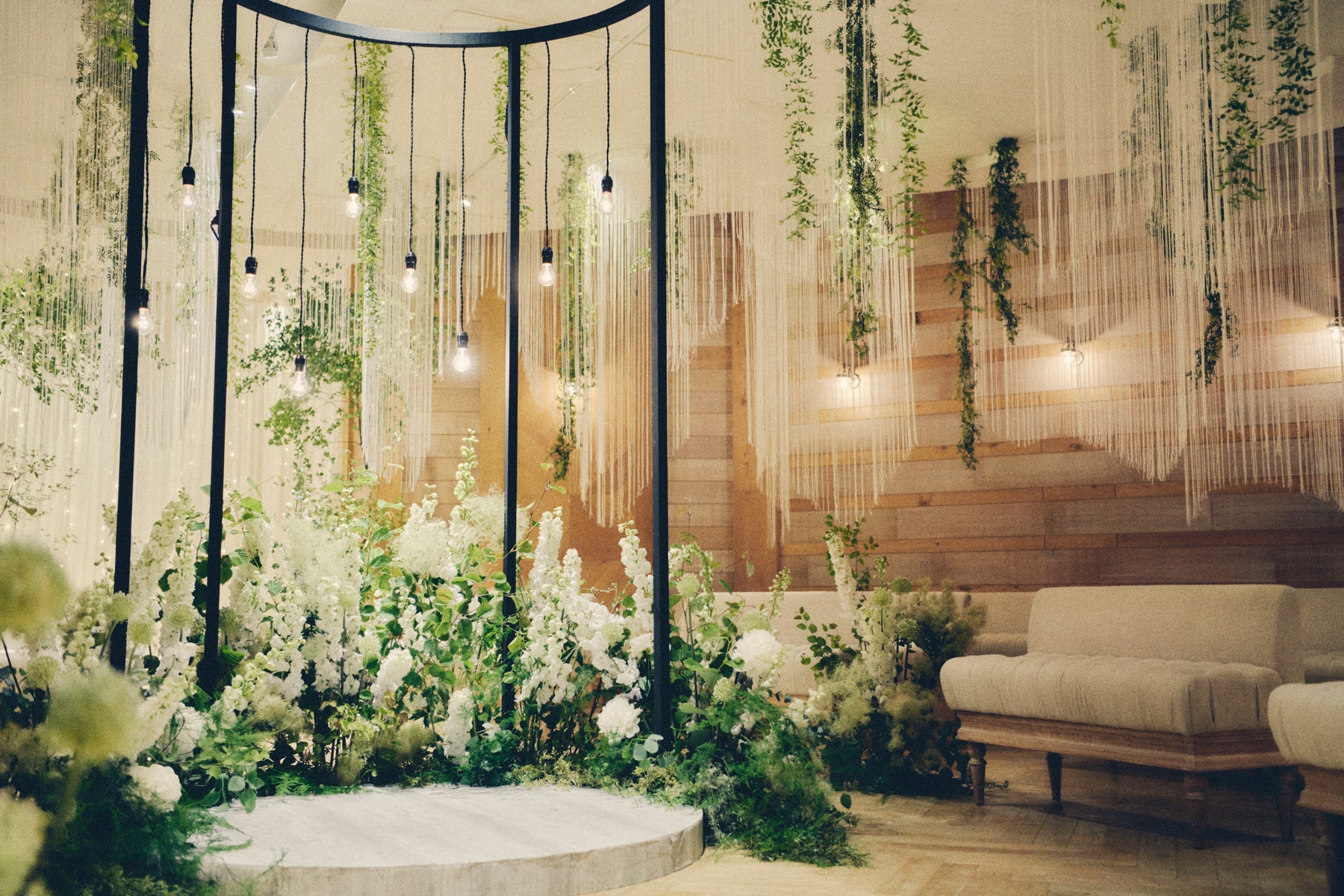 結婚式場は途中で変更できる？後悔しないために知っておくべき注意点と対策