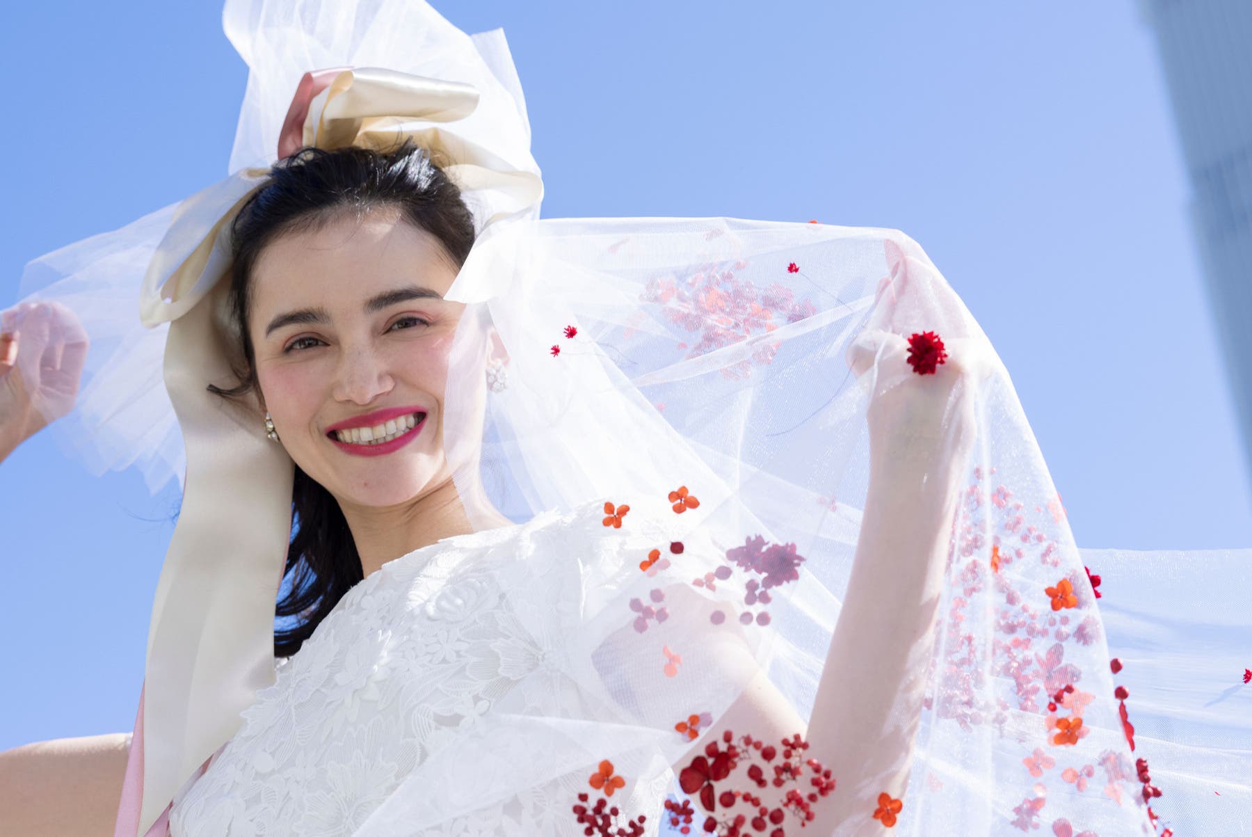 ウェディングヘッドドレスは写真映えが重要！先輩花嫁に学ぶ選び方のコツ