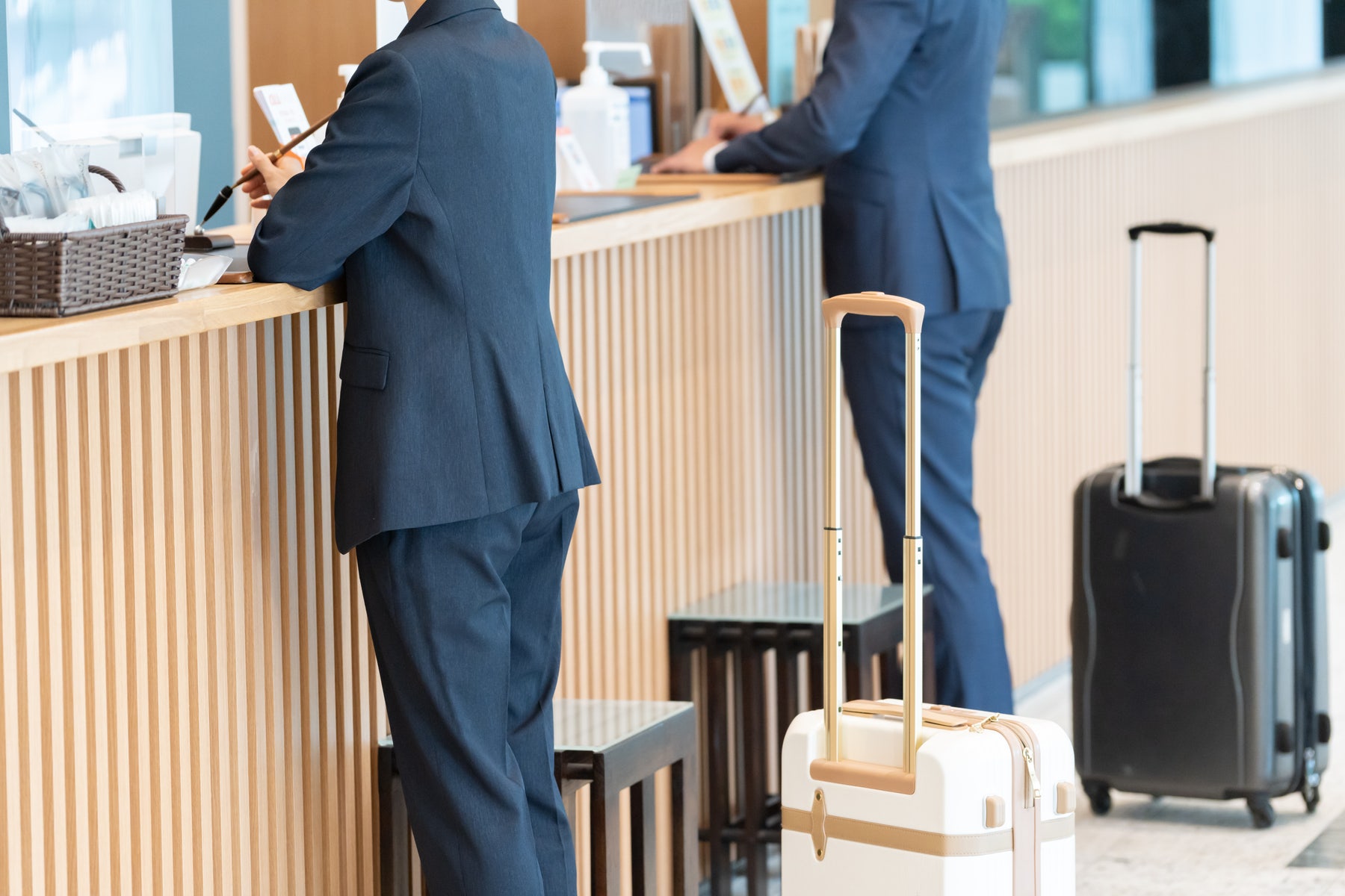 結婚式場のクロークとは？預ける荷物や当日の流れ、クロークがない場合 